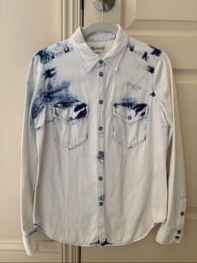 Madewell women’s White and Navy Tie-Dye Denim Button-Down Shirt